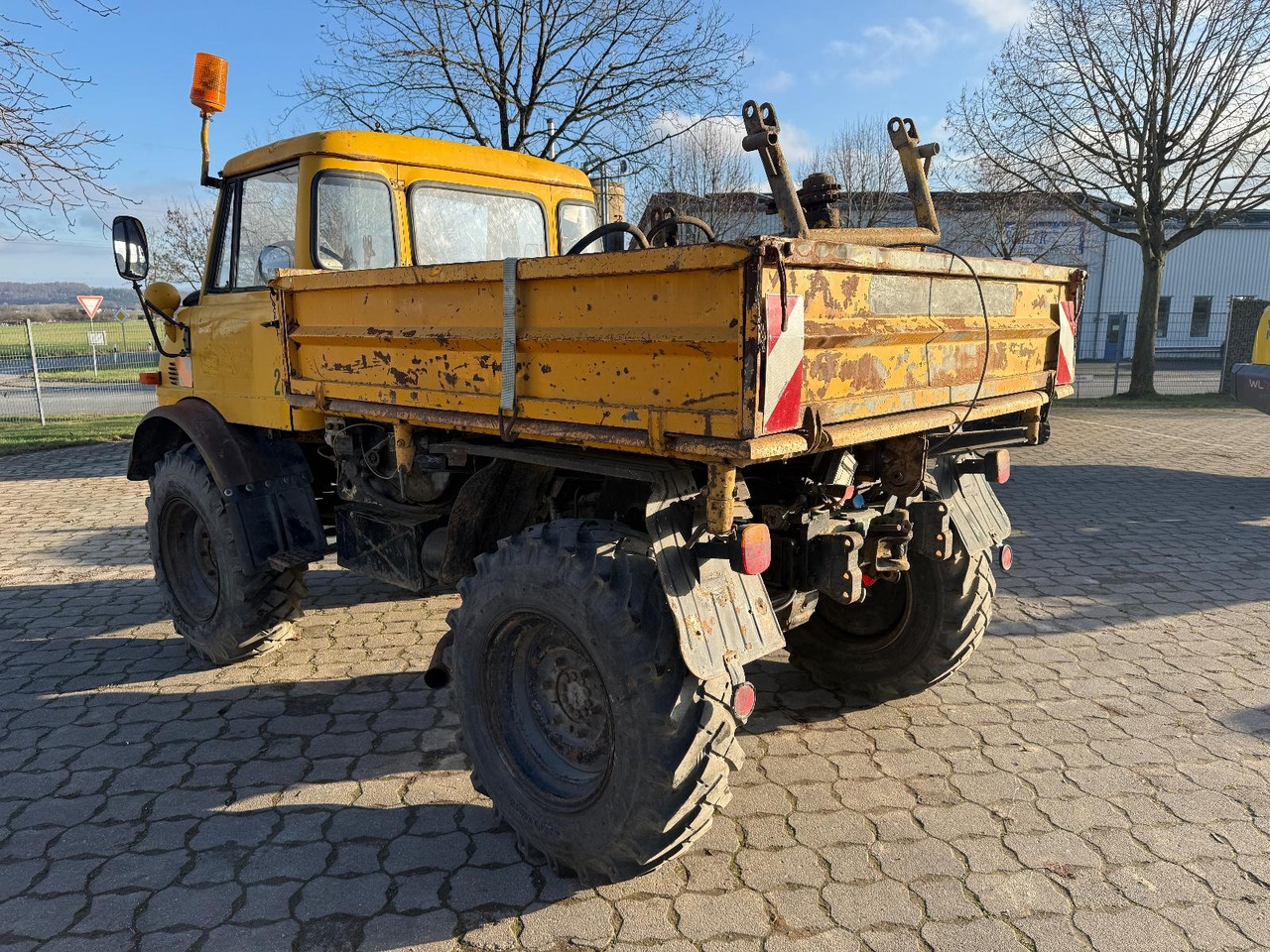 Unimog 406, EZ 73, Kipper, Seilwinde, Zapfwelle vorne - Tipper: picture 4 Unimog 406, EZ 73, Kipper, Seilwinde, Zapfwelle vorne - Tipper: picture 4