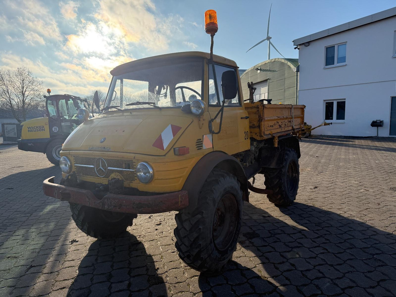 Unimog 406, EZ 73, Kipper, Seilwinde, Zapfwelle vorne - Tipper: picture 3 Unimog 406, EZ 73, Kipper, Seilwinde, Zapfwelle vorne - Tipper: picture 3