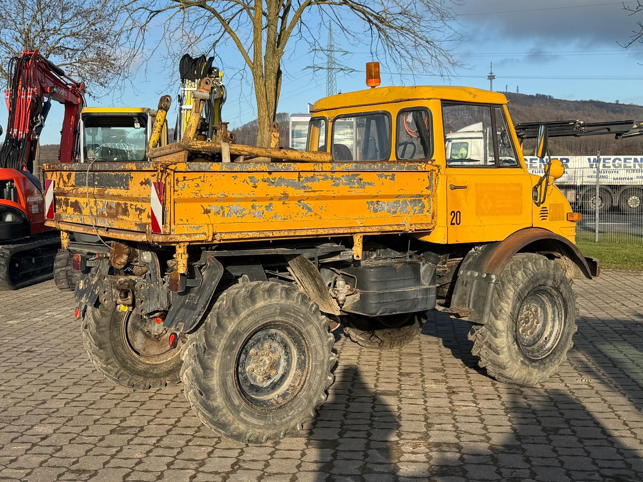 Unimog 406, EZ 73, Kipper, Seilwinde, Zapfwelle vorne - Tipper: picture 2 Unimog 406, EZ 73, Kipper, Seilwinde, Zapfwelle vorne - Tipper: picture 2