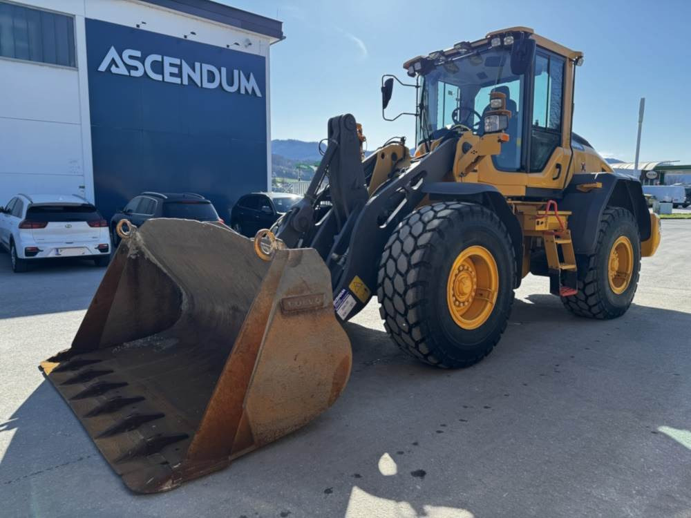 Volvo L90H - Wheel loader: picture 4 Volvo L90H - Wheel loader: picture 4