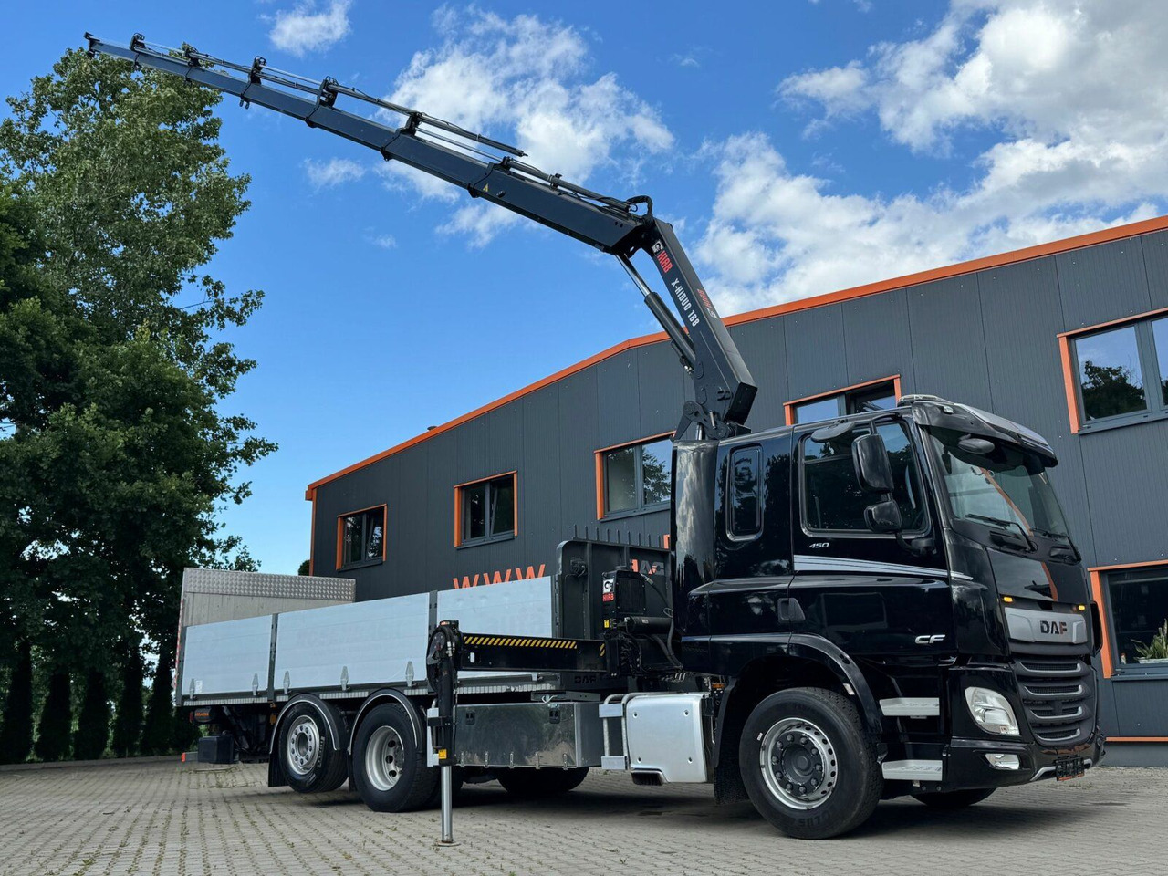 DAF CF 450 FAN 6x2 Pritsche mit Kran HIAB 188 E-6 - Crane truck: picture 1 DAF CF 450 FAN 6x2 Pritsche mit Kran HIAB 188 E-6 - Crane truck: picture 1