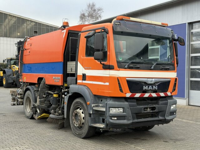 MAN TGM 18.340 Kehrmaschine FAUN VIAJET 6 HD 200 bar - Road sweeper: picture 1 MAN TGM 18.340 Kehrmaschine FAUN VIAJET 6 HD 200 bar - Road sweeper: picture 1