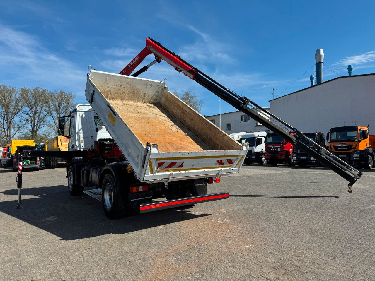 Tipper, Crane truck Mercedes-Benz AROCS 1832 4x2 Euro 6 Kipper Kran FASSI F120FB: picture 8
