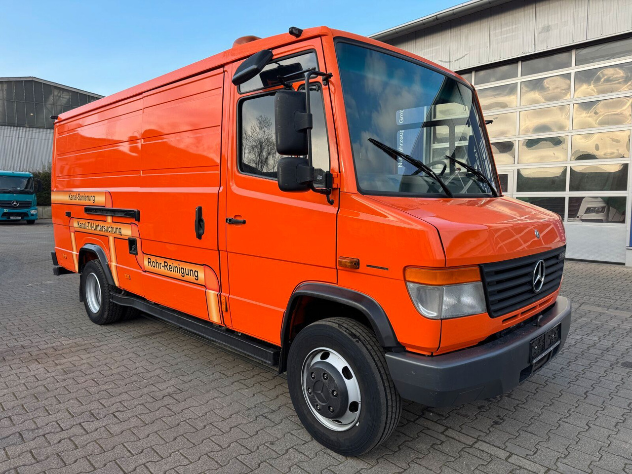 Mercedes-Benz Vario 818D Kanalreiniger Rockstroh Drain Jet 100 - Vacuum truck: picture 1 Mercedes-Benz Vario 818D Kanalreiniger Rockstroh Drain Jet 100 - Vacuum truck: picture 1