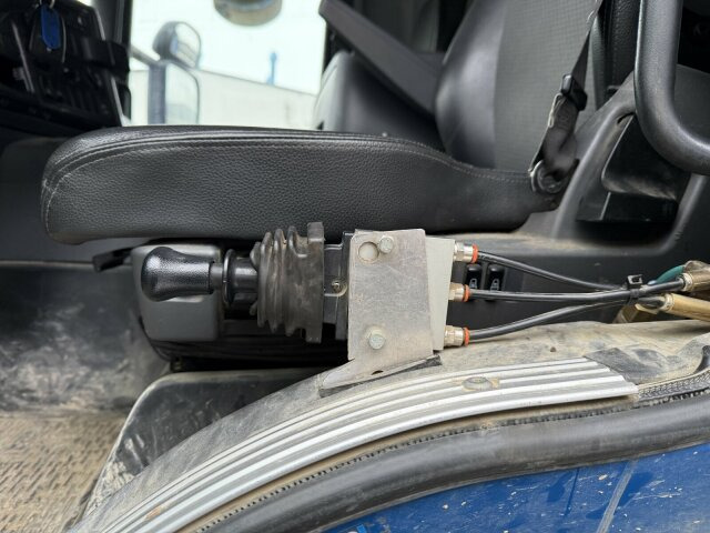 Scania P 410 8x4 Muldenkipper Carnehl - Dumper: picture 5 Scania P 410 8x4 Muldenkipper Carnehl - Dumper: picture 5