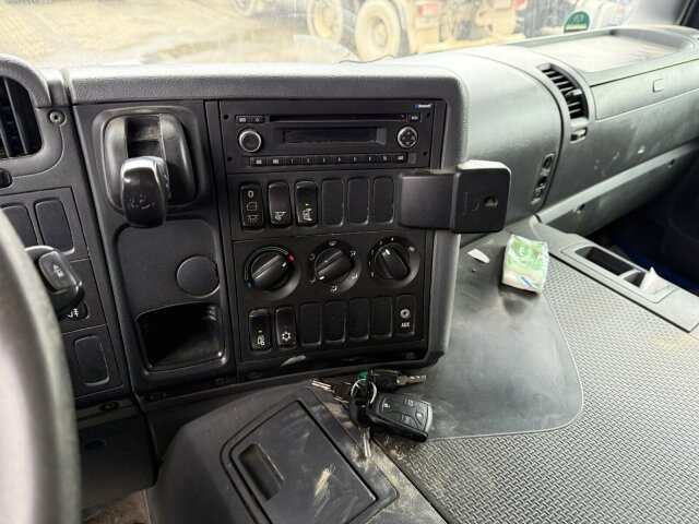 Scania P 410 8x4 Muldenkipper Carnehl - Dumper: picture 3 Scania P 410 8x4 Muldenkipper Carnehl - Dumper: picture 3