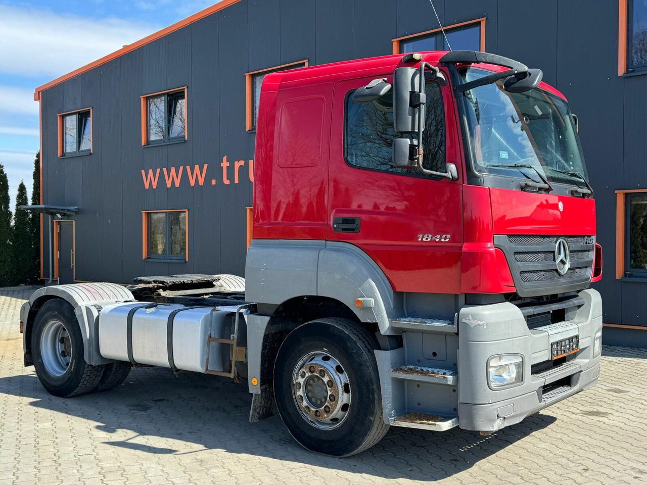 Mercedes-Benz AXOR 1840 4x2 Euro5 SZM Kipphydraulik - Tractor unit: picture 1 Mercedes-Benz AXOR 1840 4x2 Euro5 SZM Kipphydraulik - Tractor unit: picture 1