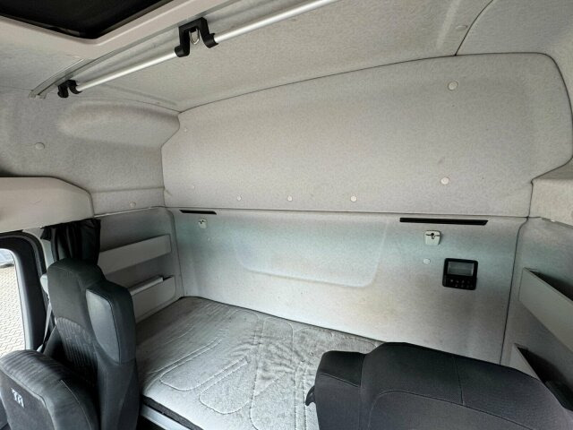 Mercedes-Benz Arocs 2142 4x4H SZM Euro 6 Kipphydraulik - Tractor unit: picture 3 Mercedes-Benz Arocs 2142 4x4H SZM Euro 6 Kipphydraulik - Tractor unit: picture 3