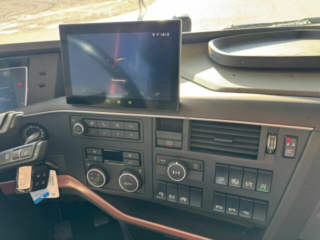 Volvo FH16 750 8X4 Holztransport Alukar TOP! - Logging truck: picture 2 Volvo FH16 750 8X4 Holztransport Alukar TOP! - Logging truck: picture 2