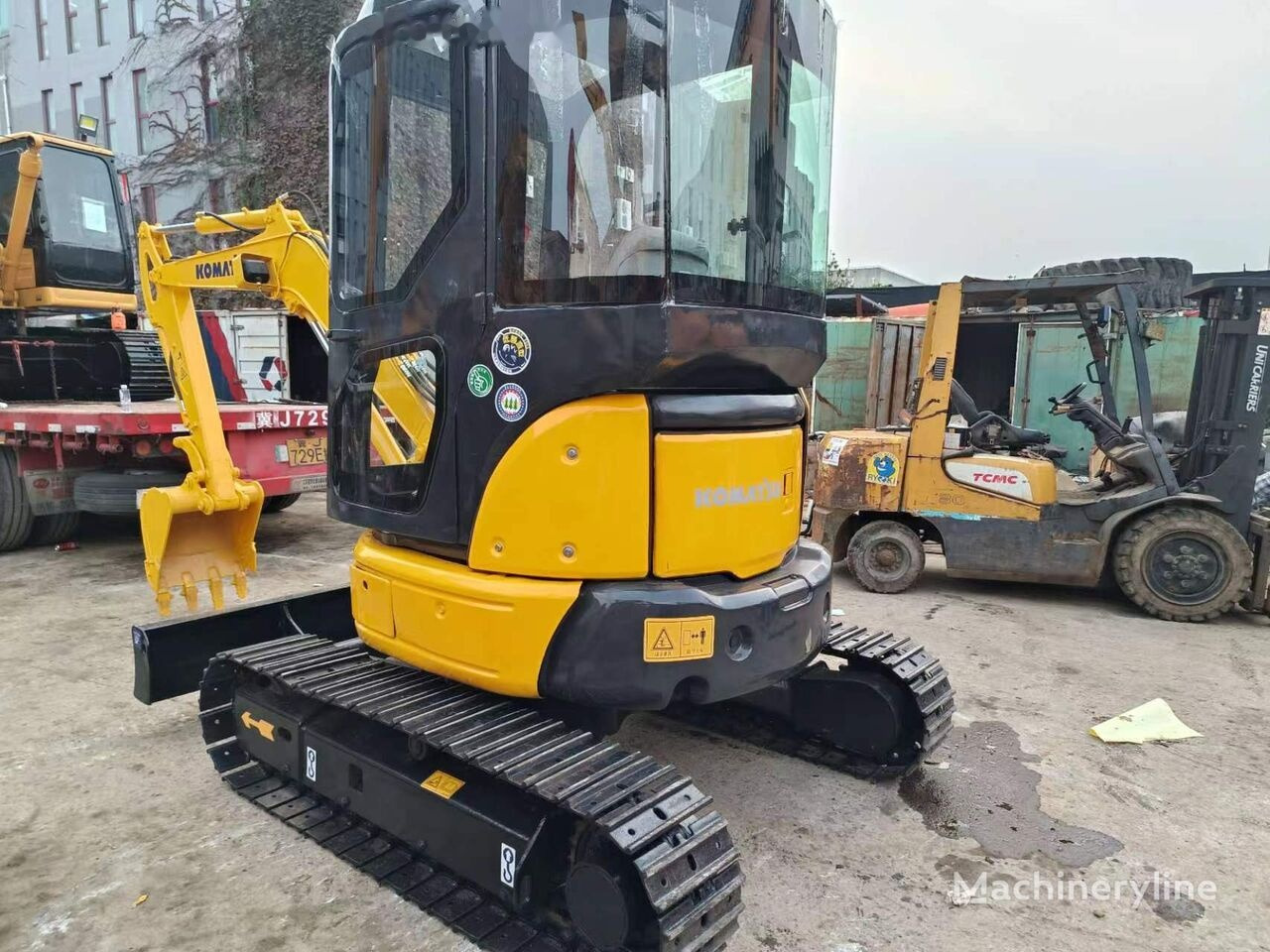 Mini excavator Komatsu PC35: picture 1