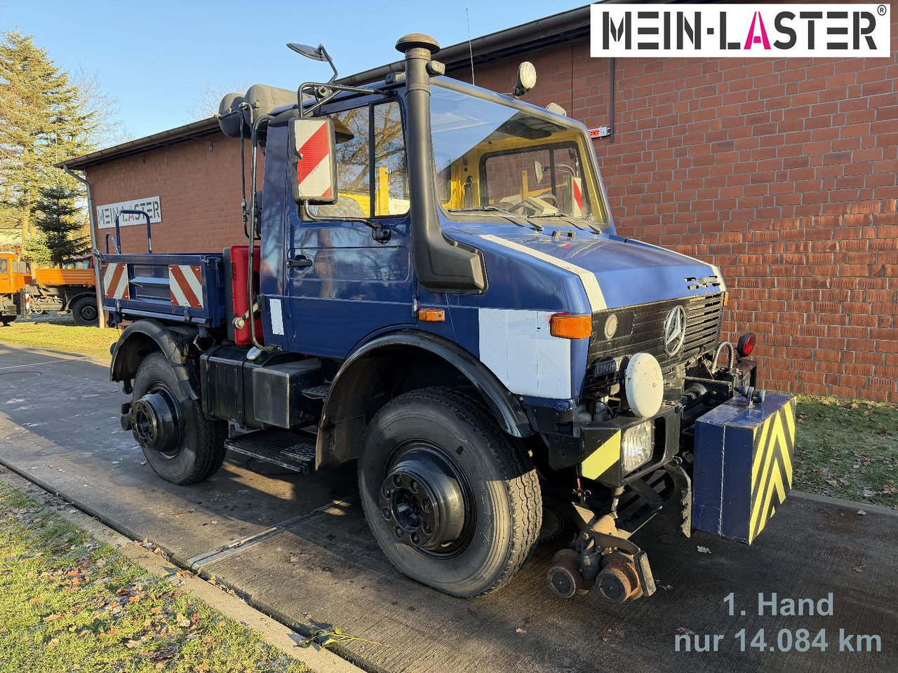 Unimog U 1600 Zweiweg ZW 100 AHK 600t nur 14.089 km - Truck: picture 1 Unimog U 1600 Zweiweg ZW 100 AHK 600t nur 14.089 km - Truck: picture 1