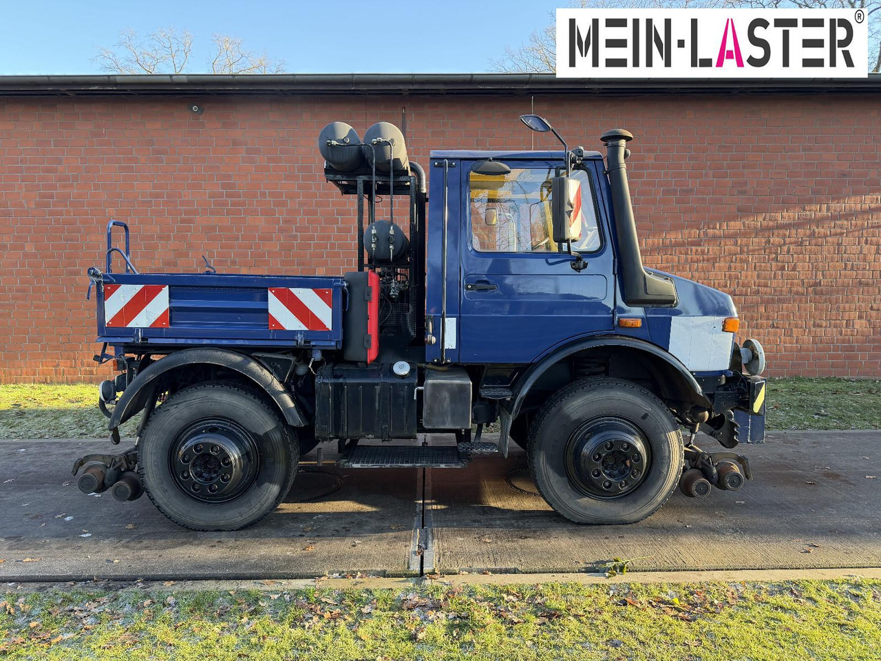 Unimog U 1600 Zweiweg ZW 100 AHK 600t nur 14.089 km - Truck: picture 2 Unimog U 1600 Zweiweg ZW 100 AHK 600t nur 14.089 km - Truck: picture 2