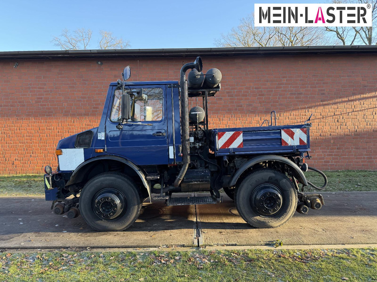 Unimog U 1600 Zweiweg ZW 100 AHK 600t nur 14.089 km - Truck: picture 4 Unimog U 1600 Zweiweg ZW 100 AHK 600t nur 14.089 km - Truck: picture 4