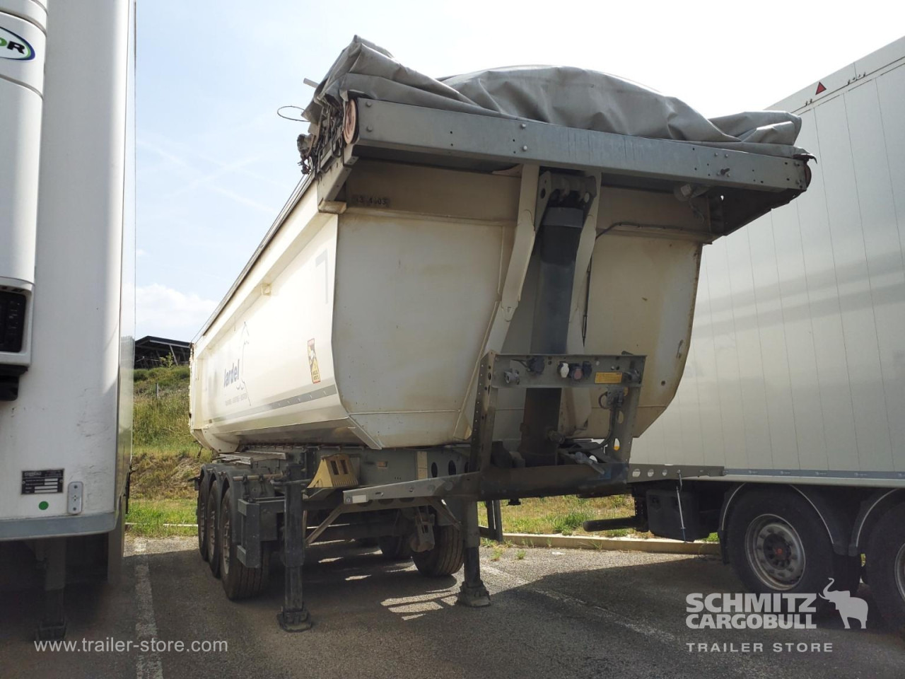 SCHMITZ Tipper Steel half pipe body 26m³ - Tipper semi-trailer: picture 1 SCHMITZ Tipper Steel half pipe body 26m³ - Tipper semi-trailer: picture 1