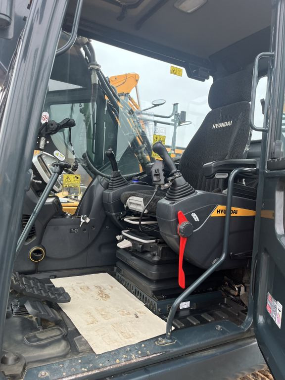 Hyundai HX220AL - Crawler excavator: picture 5 Hyundai HX220AL - Crawler excavator: picture 5