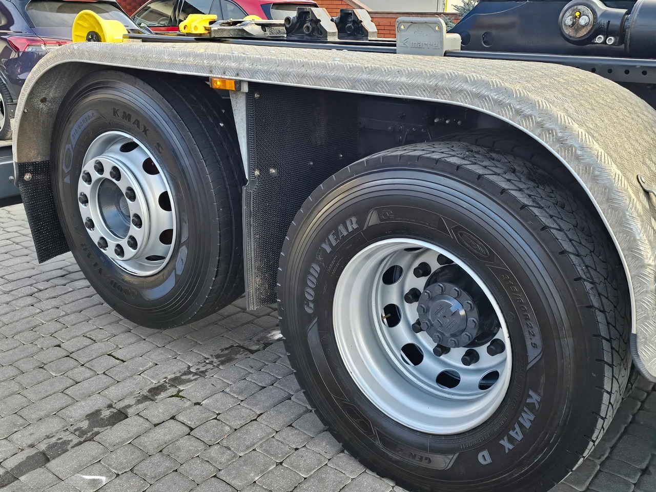 Hook lift truck DAF XD 450: picture 8