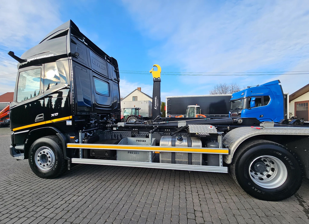 Hook lift truck DAF XD 450: picture 15