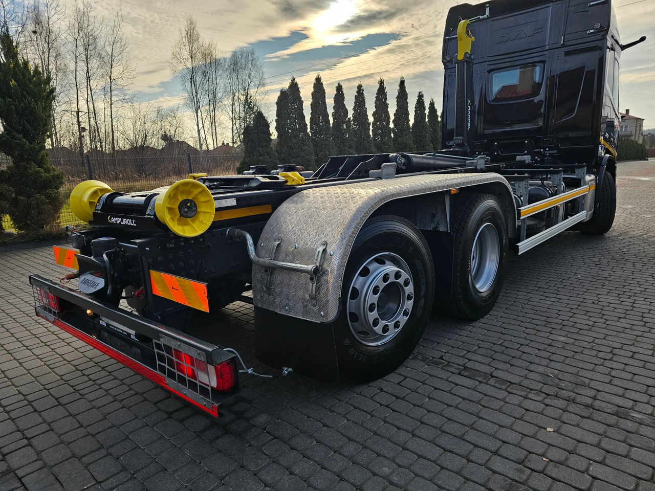 Hook lift truck DAF XD 450: picture 27
