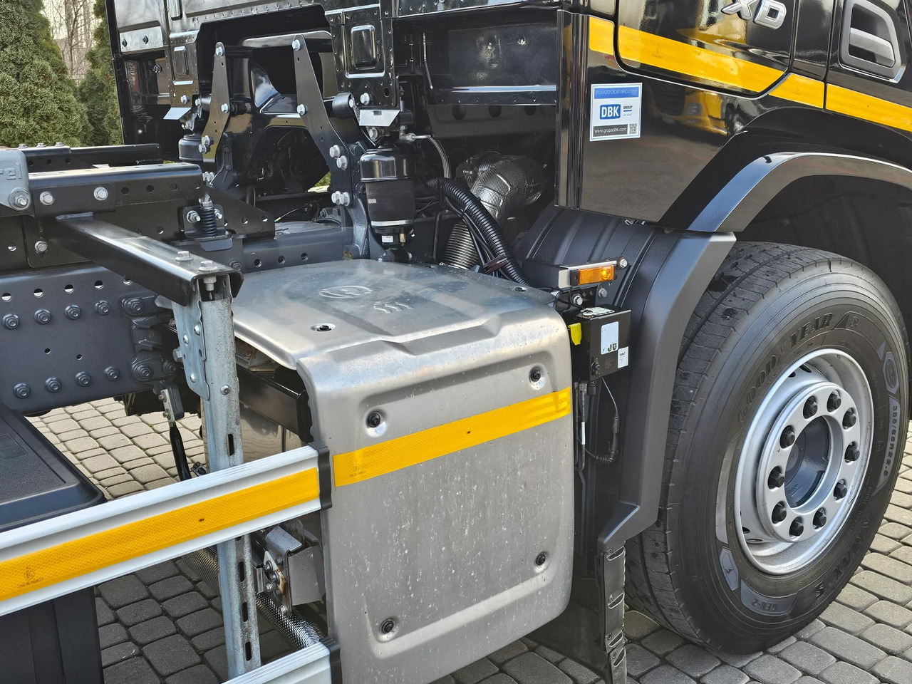 Hook lift truck DAF XD 450: picture 6