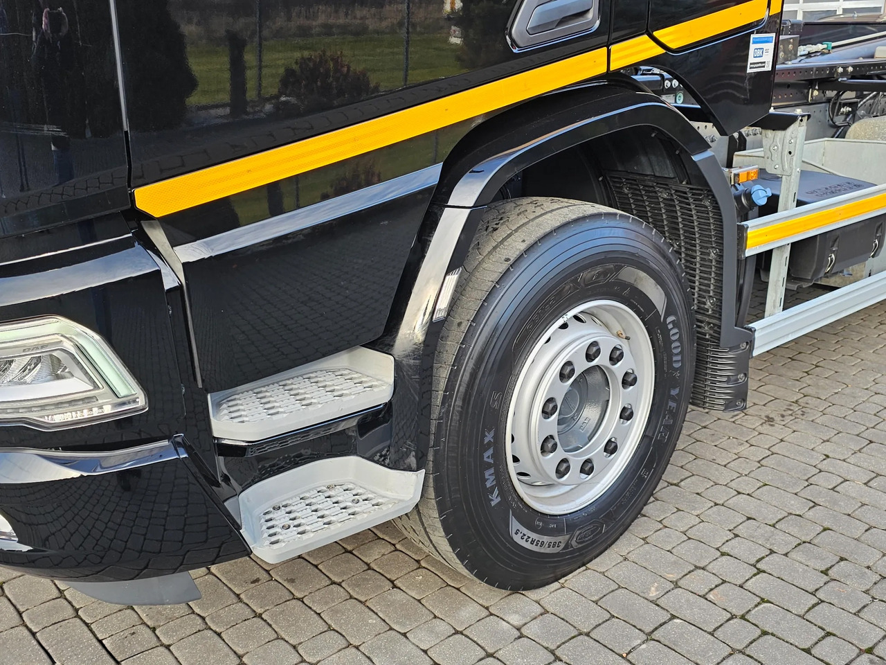Hook lift truck DAF XD 450: picture 18