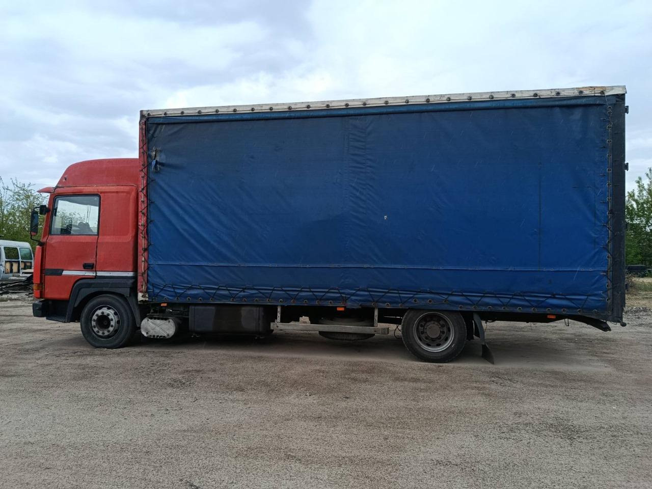 RENAULT Major 340 - Curtainsider truck: picture 2 RENAULT Major 340 - Curtainsider truck: picture 2