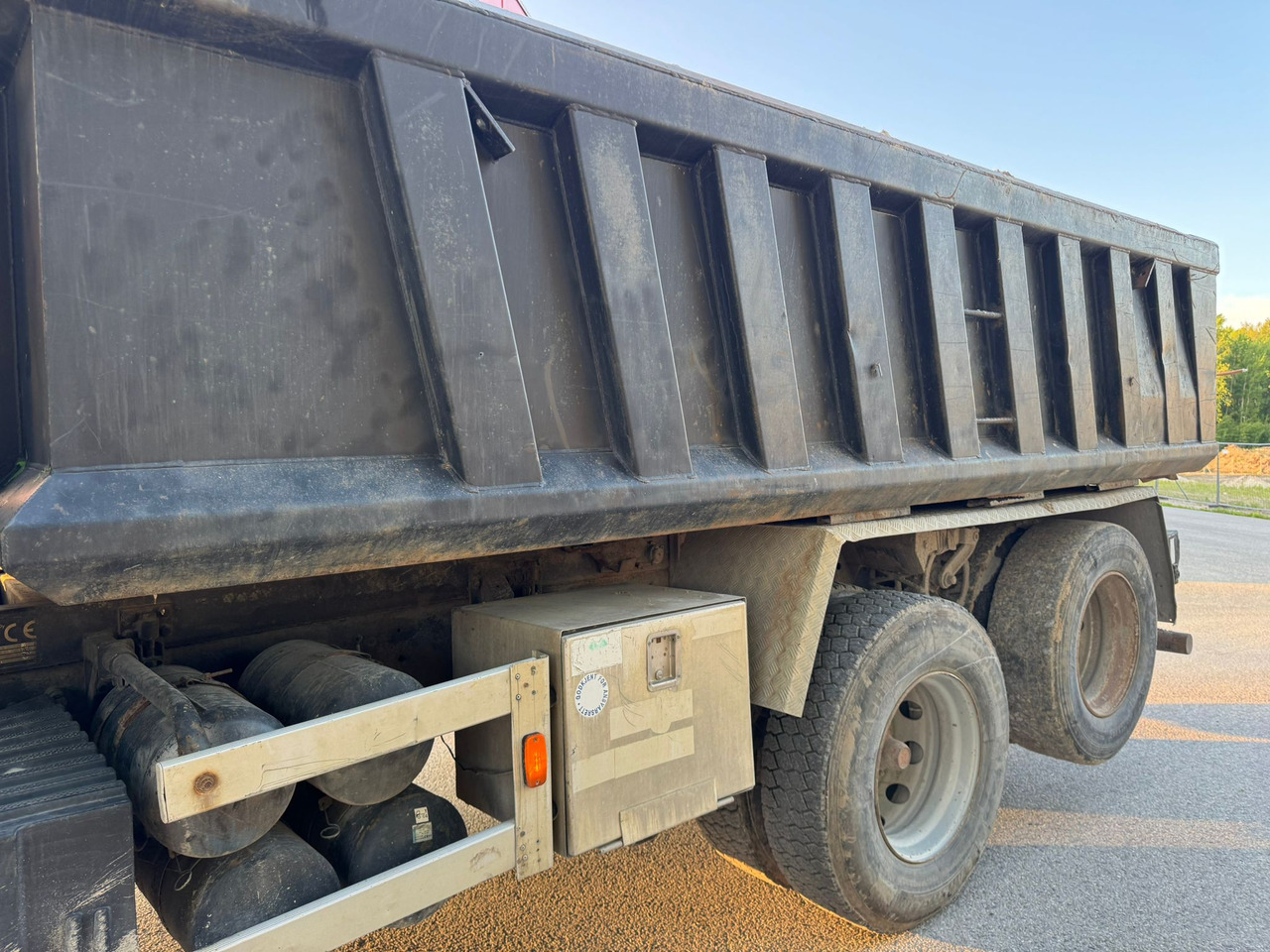 Tipper SCANIA 124G.400: picture 11