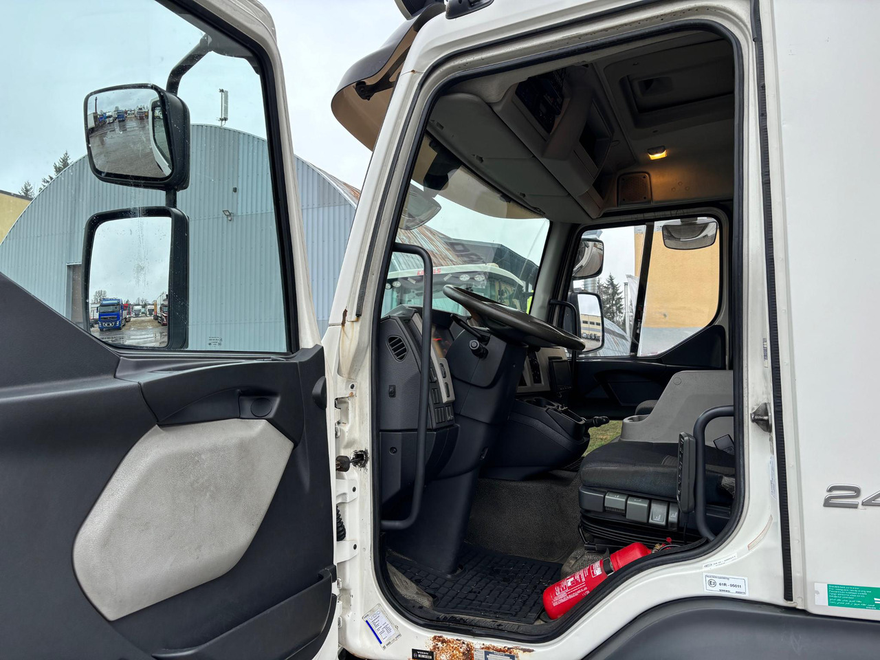 VOLVO FL 240 - Refrigerator truck: picture 5 VOLVO FL 240 - Refrigerator truck: picture 5