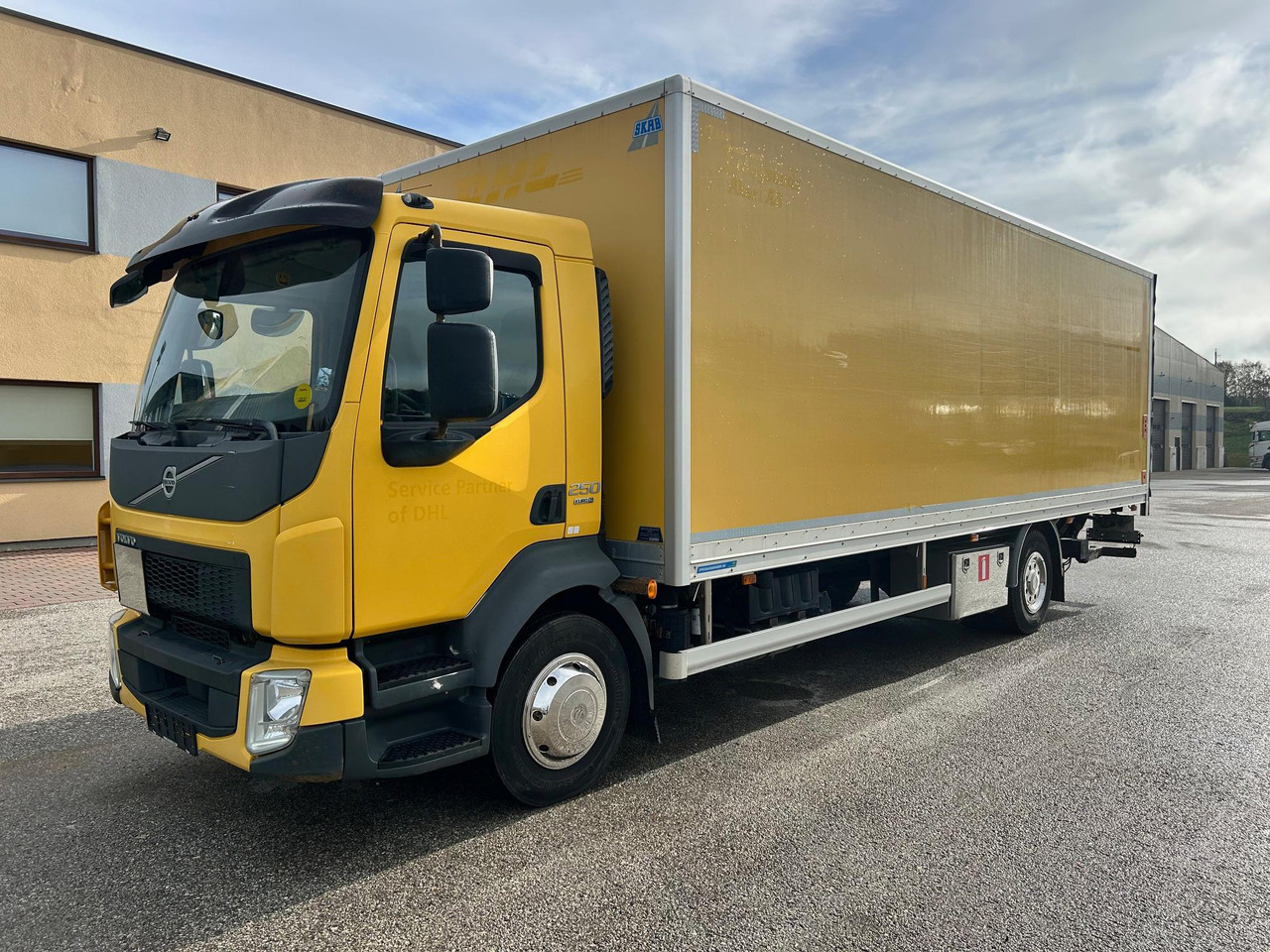 VOLVO FL250 - Box truck: picture 3 VOLVO FL250 - Box truck: picture 3