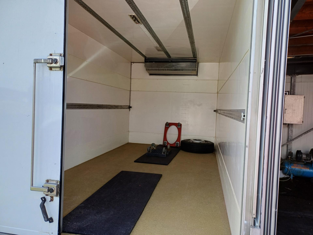 MERCEDES-BENZ 816 Euro5 AHK Luftfeder - Refrigerated van: picture 3 MERCEDES-BENZ 816 Euro5 AHK Luftfeder - Refrigerated van: picture 3
