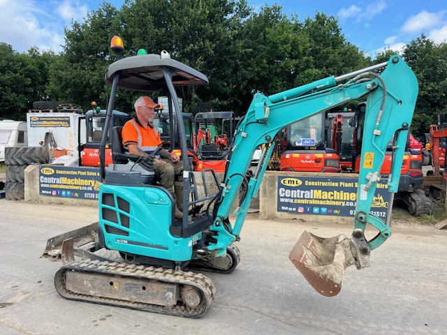 Kobelco SK17SR-3 - Mini excavator: picture 3 Kobelco SK17SR-3 - Mini excavator: picture 3