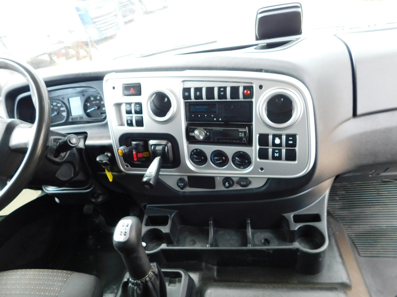 Tipper Ford 4142d 8x4 dcab e6 16s2230: picture 7