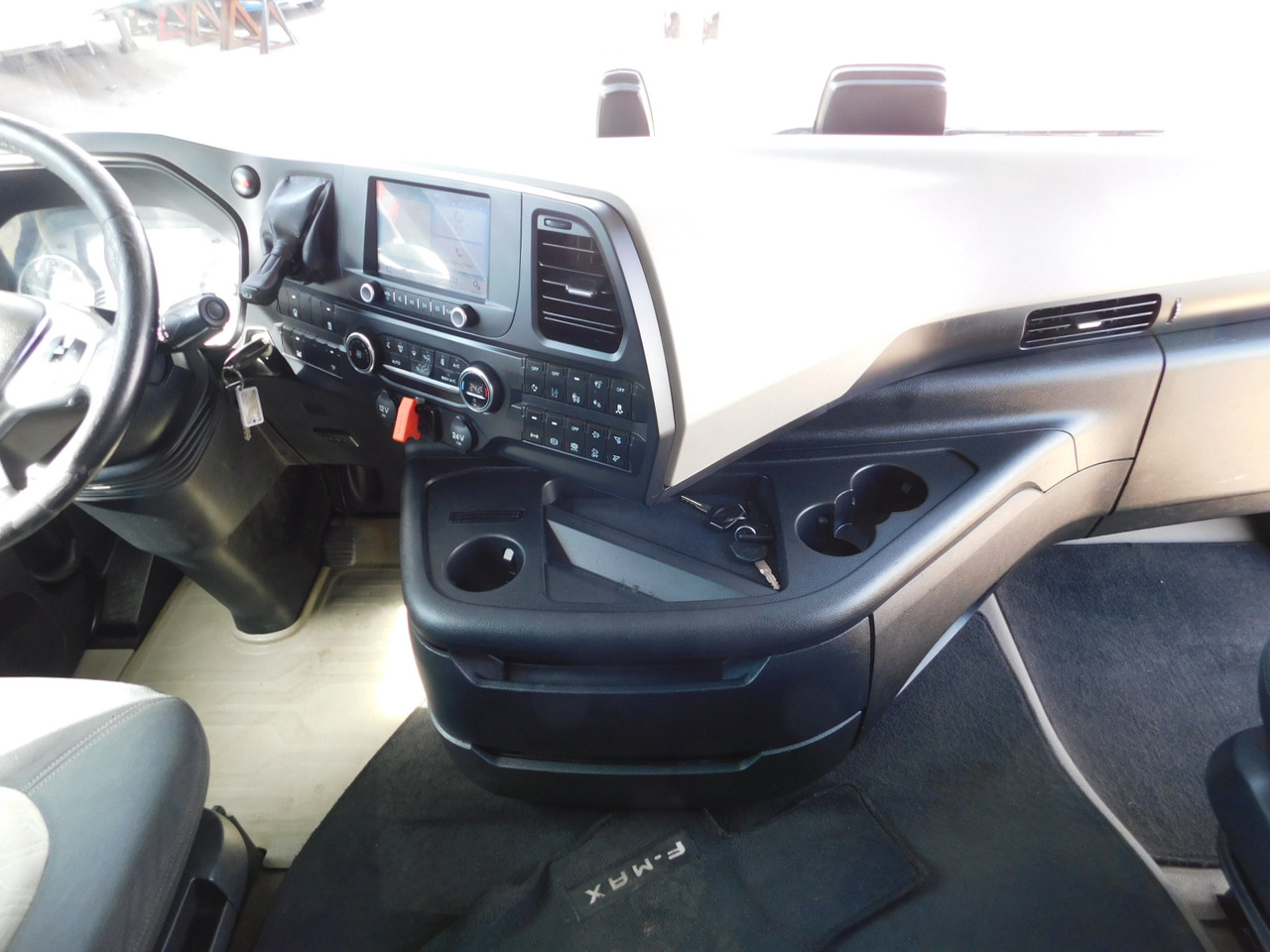 Tractor unit Ford F max 4x2 scab e6 12s2620: picture 6