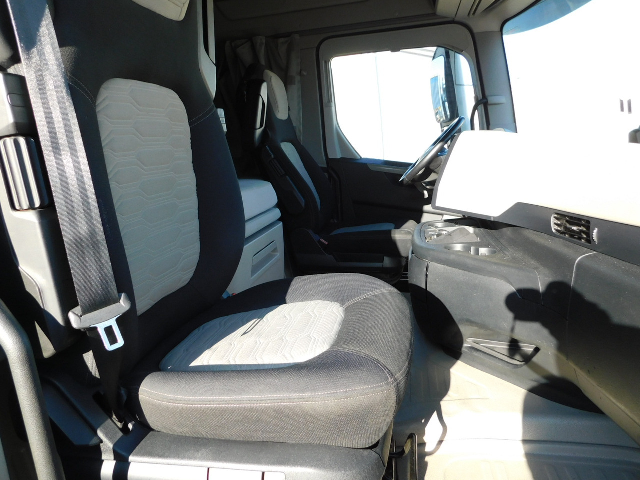 Ford F max ll 4x2 scab e6 12tx2620 - Tractor unit: picture 5 Ford F max ll 4x2 scab e6 12tx2620 - Tractor unit: picture 5