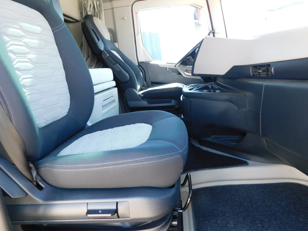 Ford F max ll 4x2 scab e6 12tx2620 - Tractor unit: picture 5 Ford F max ll 4x2 scab e6 12tx2620 - Tractor unit: picture 5