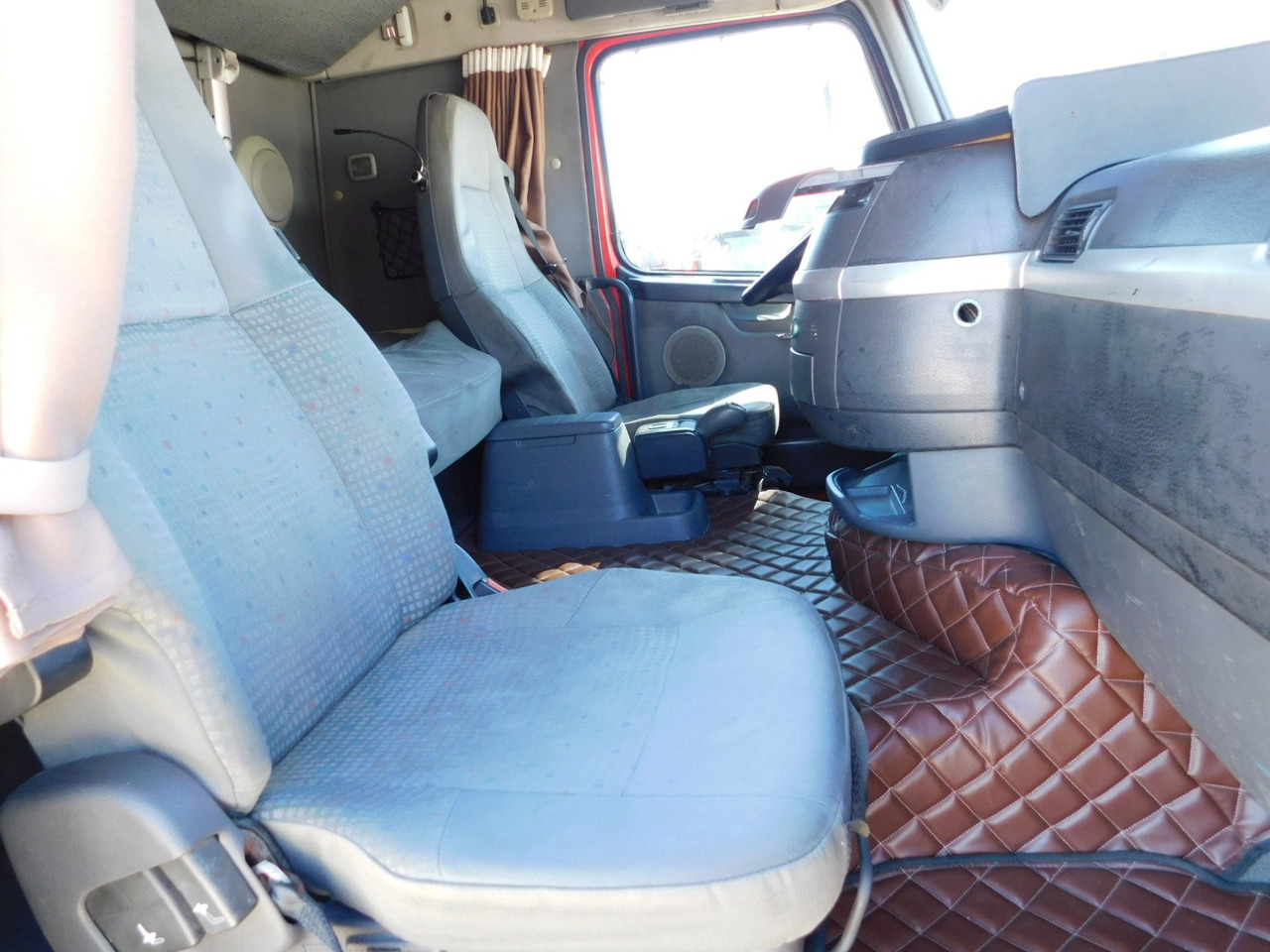 Volvo Fh 12 420 fh42 tb - Tractor unit: picture 5 Volvo Fh 12 420 fh42 tb - Tractor unit: picture 5