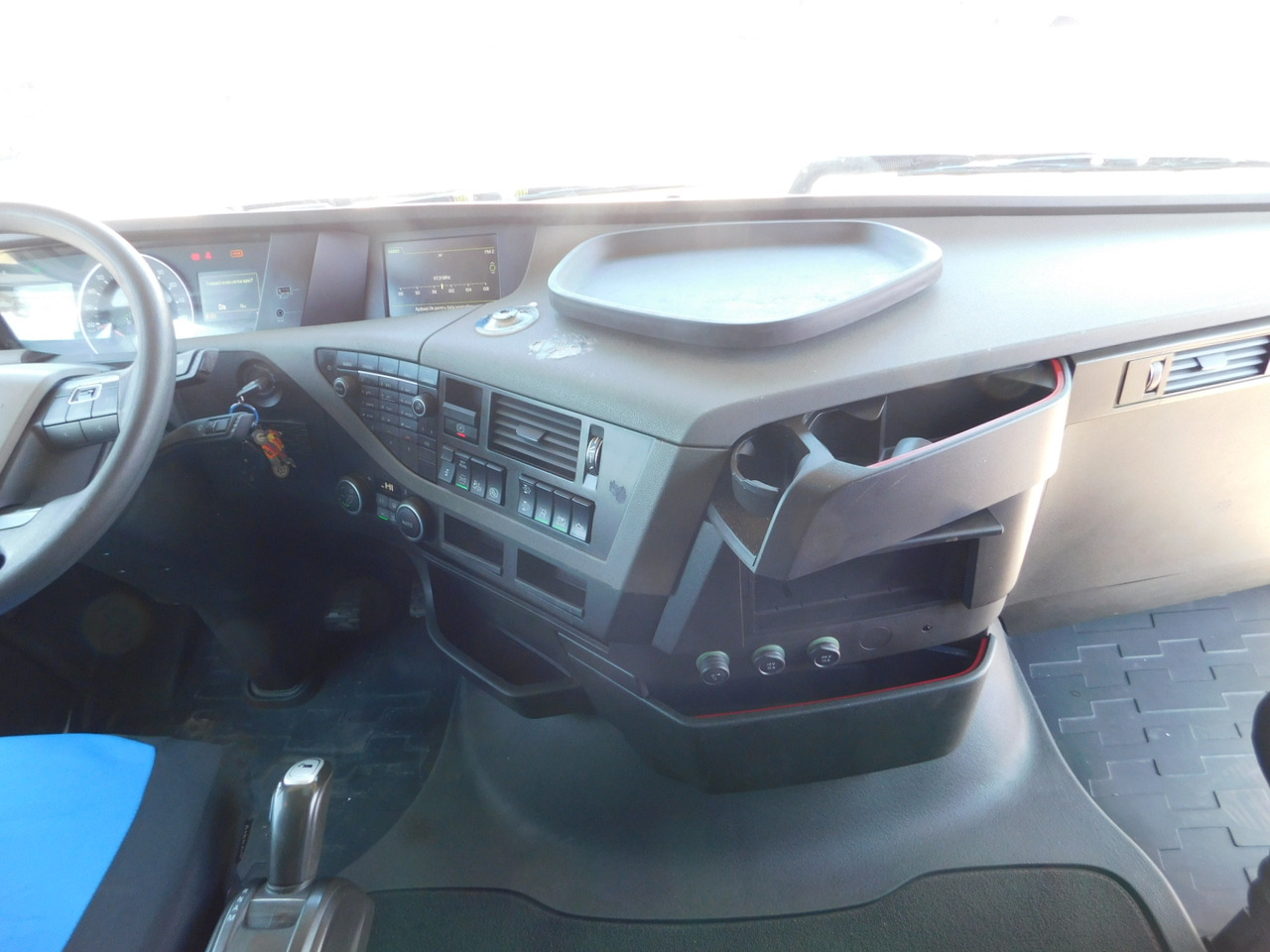 Tractor unit Volvo Fh: picture 7