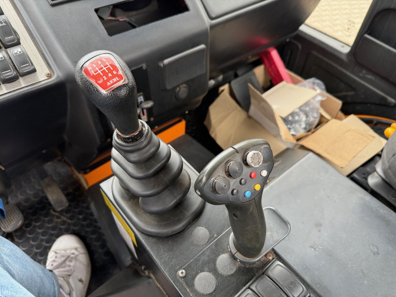 AEBI Schmidt MT750 4x4 AEBI Schmidt MT750 4x4, City-Abroller, Winterdienstausstattung, 2x AHK - Hook lift truck: picture 5 AEBI Schmidt MT750 4x4 AEBI Schmidt MT750 4x4, City-Abroller, Winterdienstausstattung, 2x AHK - Hook lift truck: picture 5