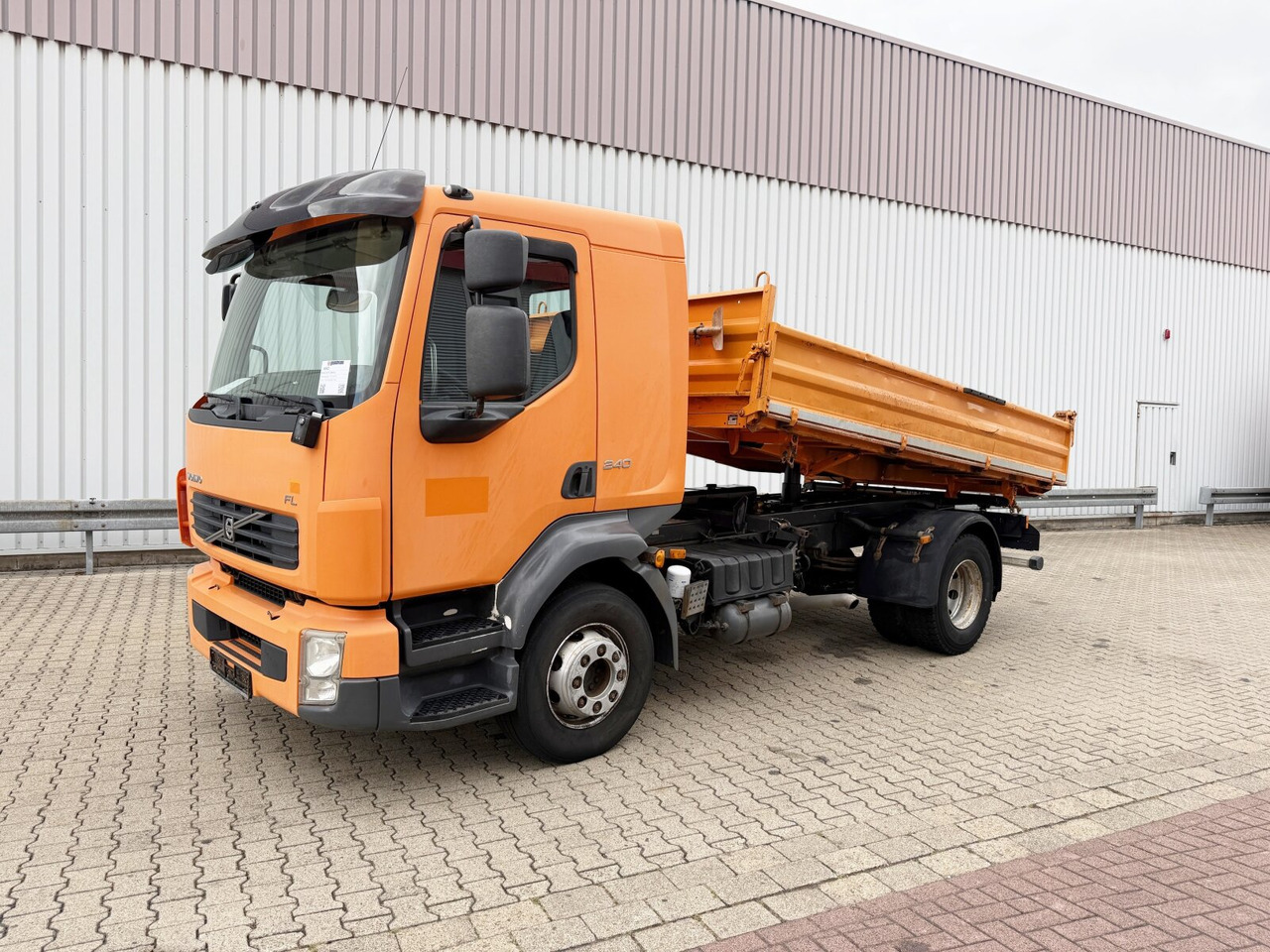 Andere FL 240 4x2 FL 240 4x2 - Tipper: picture 1 Andere FL 240 4x2 FL 240 4x2 - Tipper: picture 1
