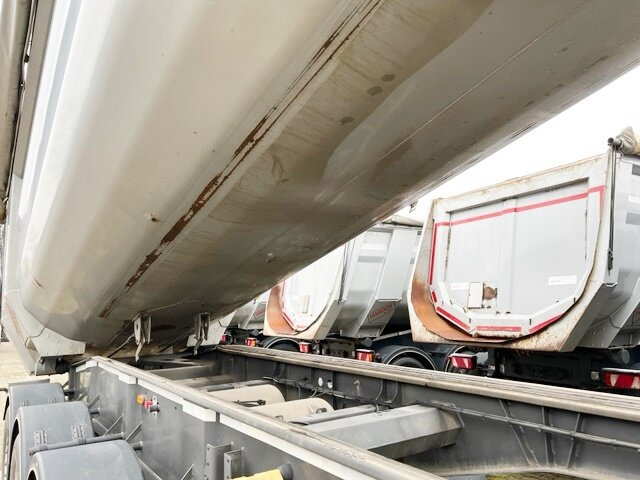 Carnehl CHKS34/HS CHKS34/HS, Stahlmulde ca. 29m³, HARDOX, Liftachse, Schütte - Tipper semi-trailer: picture 3 Carnehl CHKS34/HS CHKS34/HS, Stahlmulde ca. 29m³, HARDOX, Liftachse, Schütte - Tipper semi-trailer: picture 3