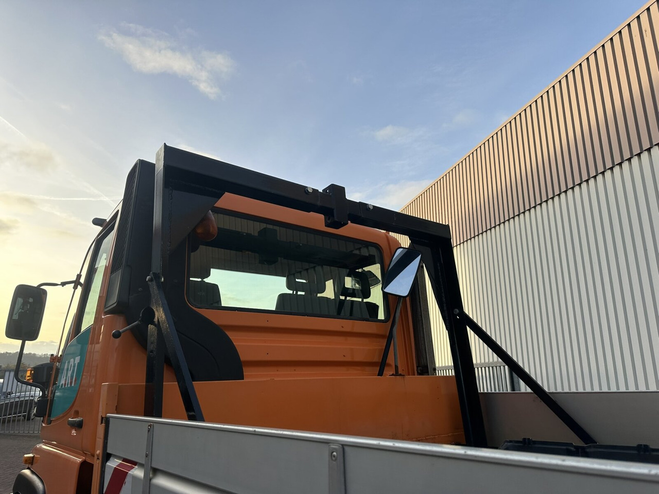 Unimog U300 405/10 4x4 U300 405/10 4x4, Kommunalhydraulik, Frontzapfwelle, Kipper - Commercial vehicle: picture 2 Unimog U300 405/10 4x4 U300 405/10 4x4, Kommunalhydraulik, Frontzapfwelle, Kipper - Commercial vehicle: picture 2