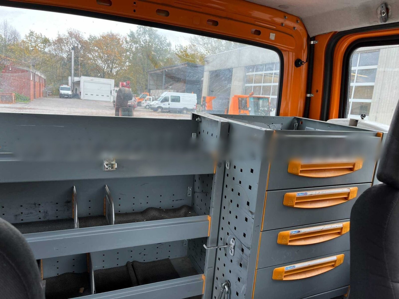 Iveco Daily 70C17 4x2 Doka Daily 70C17 4x2 Doka, EEV, Werkzeugschränke, City-Abroller - Hook lift truck: picture 3 Iveco Daily 70C17 4x2 Doka Daily 70C17 4x2 Doka, EEV, Werkzeugschränke, City-Abroller - Hook lift truck: picture 3