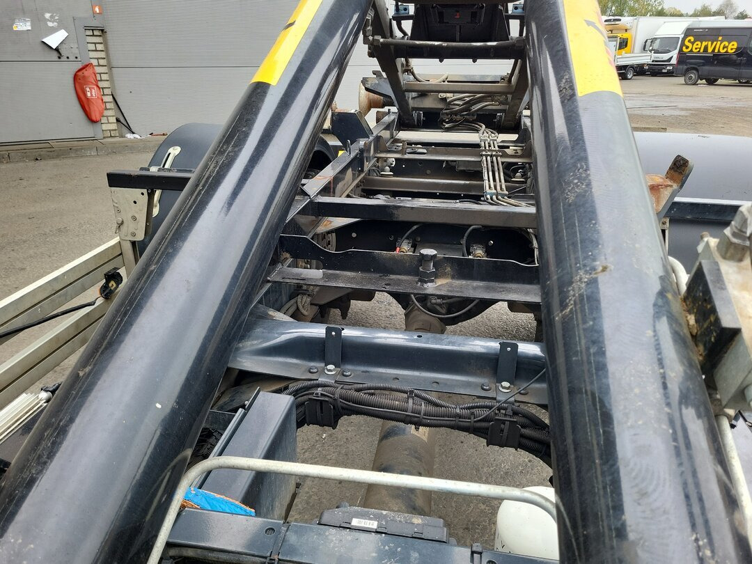 Iveco EuroCargo ML120E22 4x2 EuroCargo ML120E22 4x2, City-Abroller - Hook lift truck: picture 3 Iveco EuroCargo ML120E22 4x2 EuroCargo ML120E22 4x2, City-Abroller - Hook lift truck: picture 3