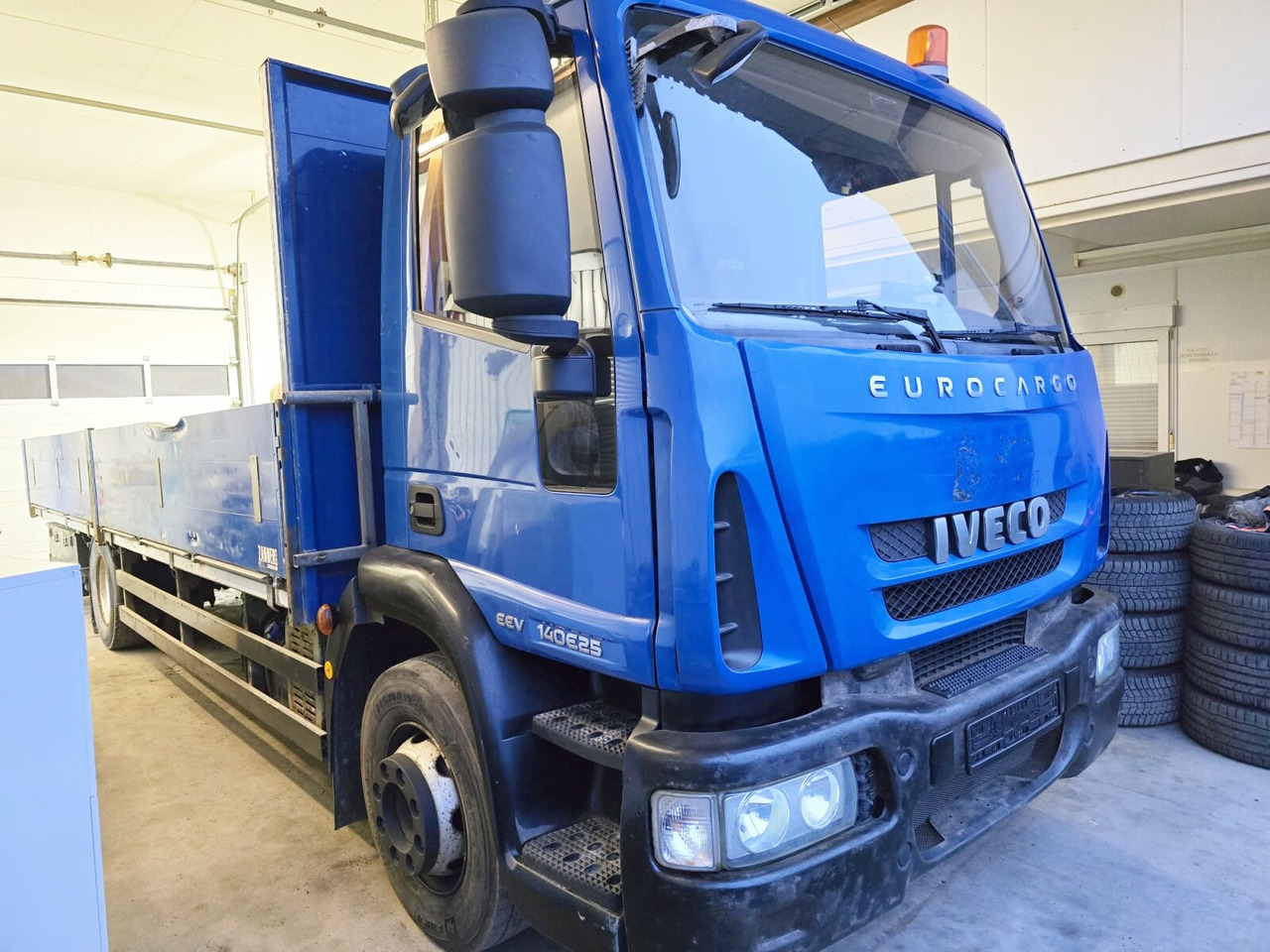 Iveco EuroCargo ML140E25/P 4x2 EuroCargo ML140E25/P 4x2, EEV, 6-Zylinder, 2x AHK - Dropside/ Flatbed truck: picture 2 Iveco EuroCargo ML140E25/P 4x2 EuroCargo ML140E25/P 4x2, EEV, 6-Zylinder, 2x AHK - Dropside/ Flatbed truck: picture 2