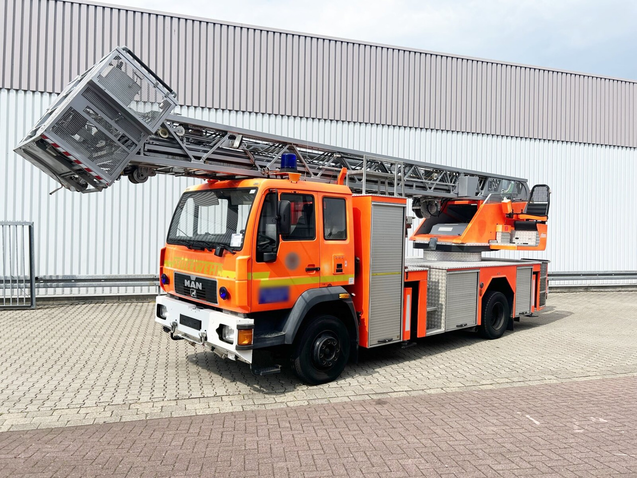 MAN 15.264 LC 4x2 BB, DLK23-12 PLC III 15.264 LC 4x2 BB, DLK23-12 PLC III, Drehleiter Feuerwehr - Fire truck: picture 1 MAN 15.264 LC 4x2 BB, DLK23-12 PLC III 15.264 LC 4x2 BB, DLK23-12 PLC III, Drehleiter Feuerwehr - Fire truck: picture 1