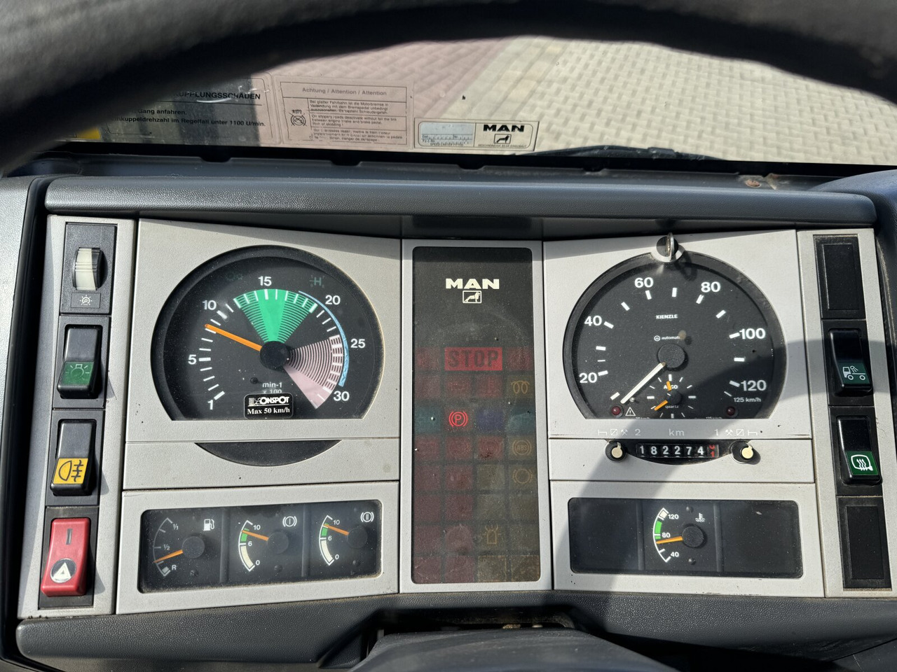 MAN LE 8.150 4x2 BB LE 8.150 4x2 BB, City-Abroller, Winterdienstausstattung - Hook lift truck: picture 2 MAN LE 8.150 4x2 BB LE 8.150 4x2 BB, City-Abroller, Winterdienstausstattung - Hook lift truck: picture 2