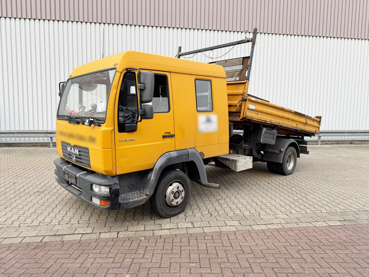 MAN LE 8.180 4X2 BB Doka LE 8.180 4X2 BB Doka, 2x AHK - Tipper: picture 1 MAN LE 8.180 4X2 BB Doka LE 8.180 4X2 BB Doka, 2x AHK - Tipper: picture 1