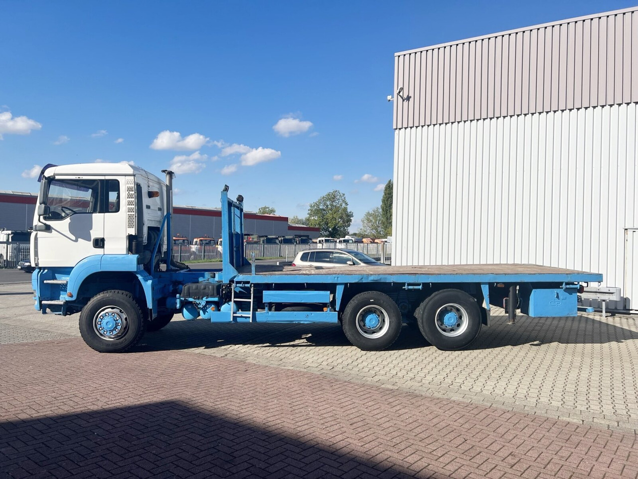 Dropside/ Flatbed truck MAN TGA 26.310 6X6 BB TGA 26.310 6X6 BB: picture 6