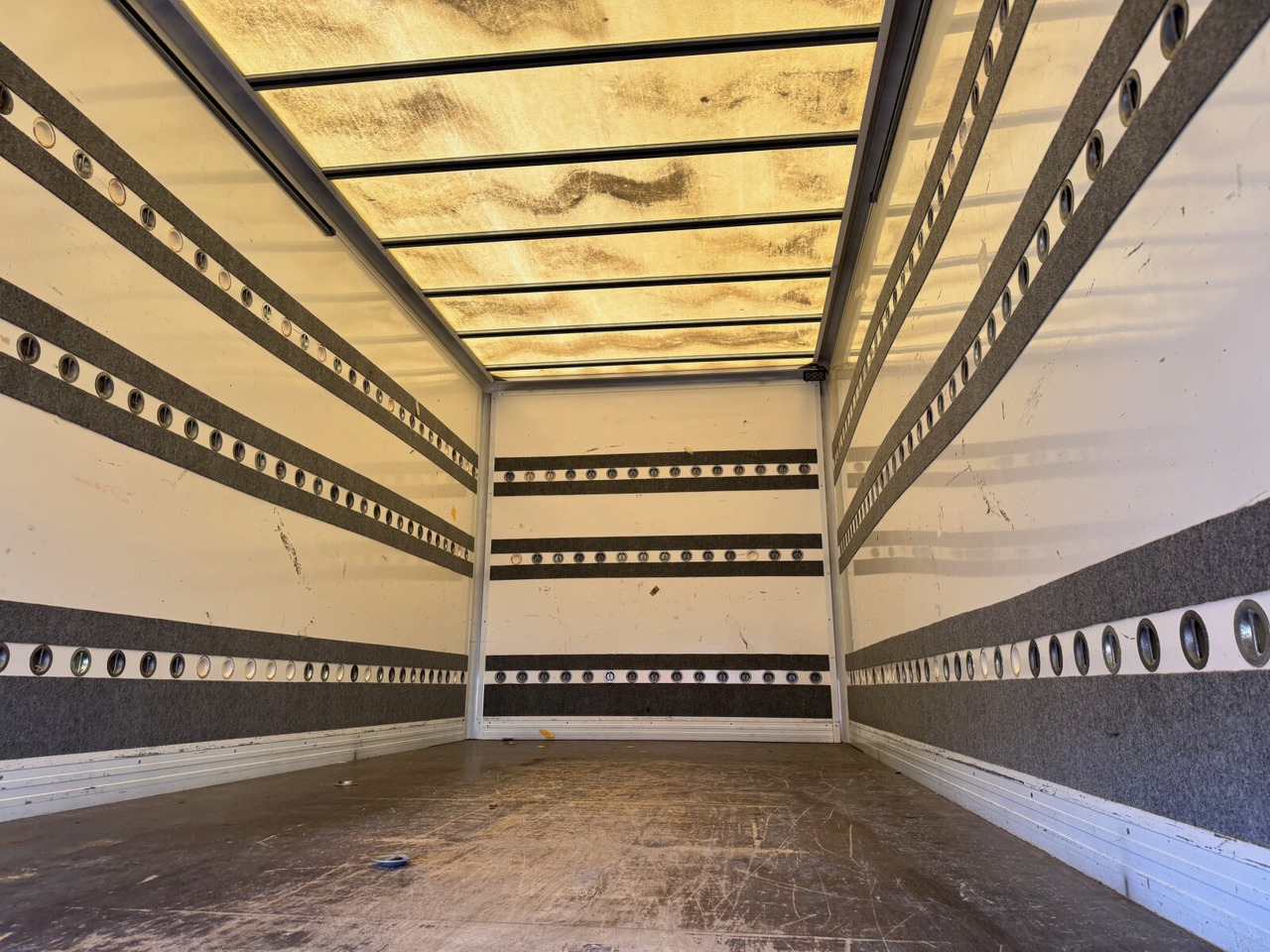 Box truck MAN TGL 8.150 4x2 BL TGL 8.150 4x2 BL, Möbelkoffer mit Rolltor: picture 11 Box truck MAN TGL 8.150 4x2 BL TGL 8.150 4x2 BL, Möbelkoffer mit Rolltor: picture 11