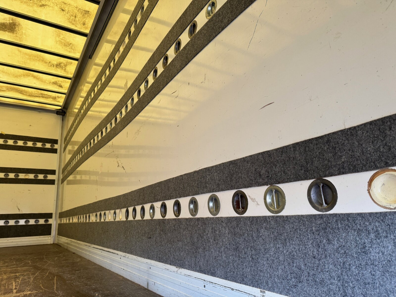 Box truck MAN TGL 8.150 4x2 BL TGL 8.150 4x2 BL, Möbelkoffer mit Rolltor: picture 12 Box truck MAN TGL 8.150 4x2 BL TGL 8.150 4x2 BL, Möbelkoffer mit Rolltor: picture 12