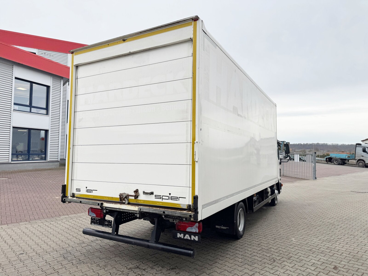 Box truck MAN TGL 8.150 4x2 BL TGL 8.150 4x2 BL, Möbelkoffer mit Rolltor: picture 8 Box truck MAN TGL 8.150 4x2 BL TGL 8.150 4x2 BL, Möbelkoffer mit Rolltor: picture 8